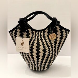NWT Freya Flow Mini Crossbody black and white